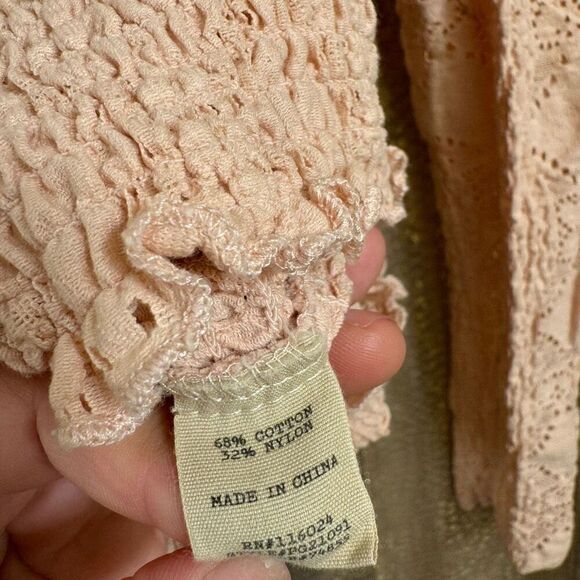 Gimmicks by BKE Light Peach Eyelet Smocked Stretch Henley Large - Picture 6 of 11